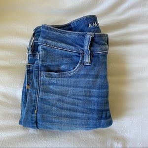 ripped american eagle skinny jeans